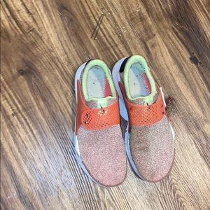women sock darts